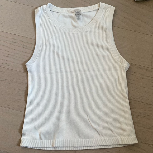 Aritzia Tops - NWOT Aritzia Seamless Ribbed Tank